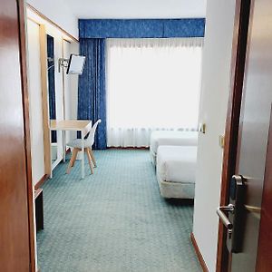 Habitación Estándar con 2 Camas Individuales